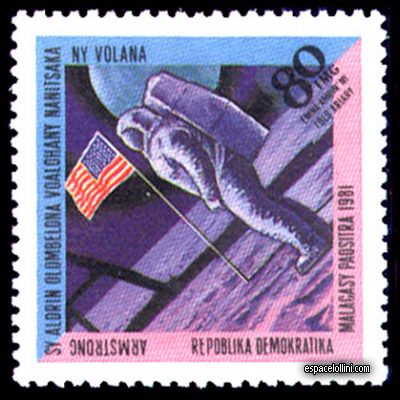 the stamp 7400 MAD 2