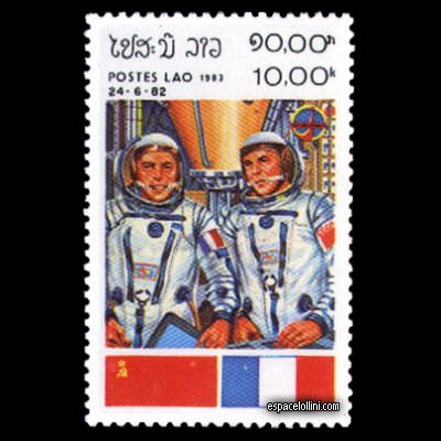 le timbre 7600 LAO 9